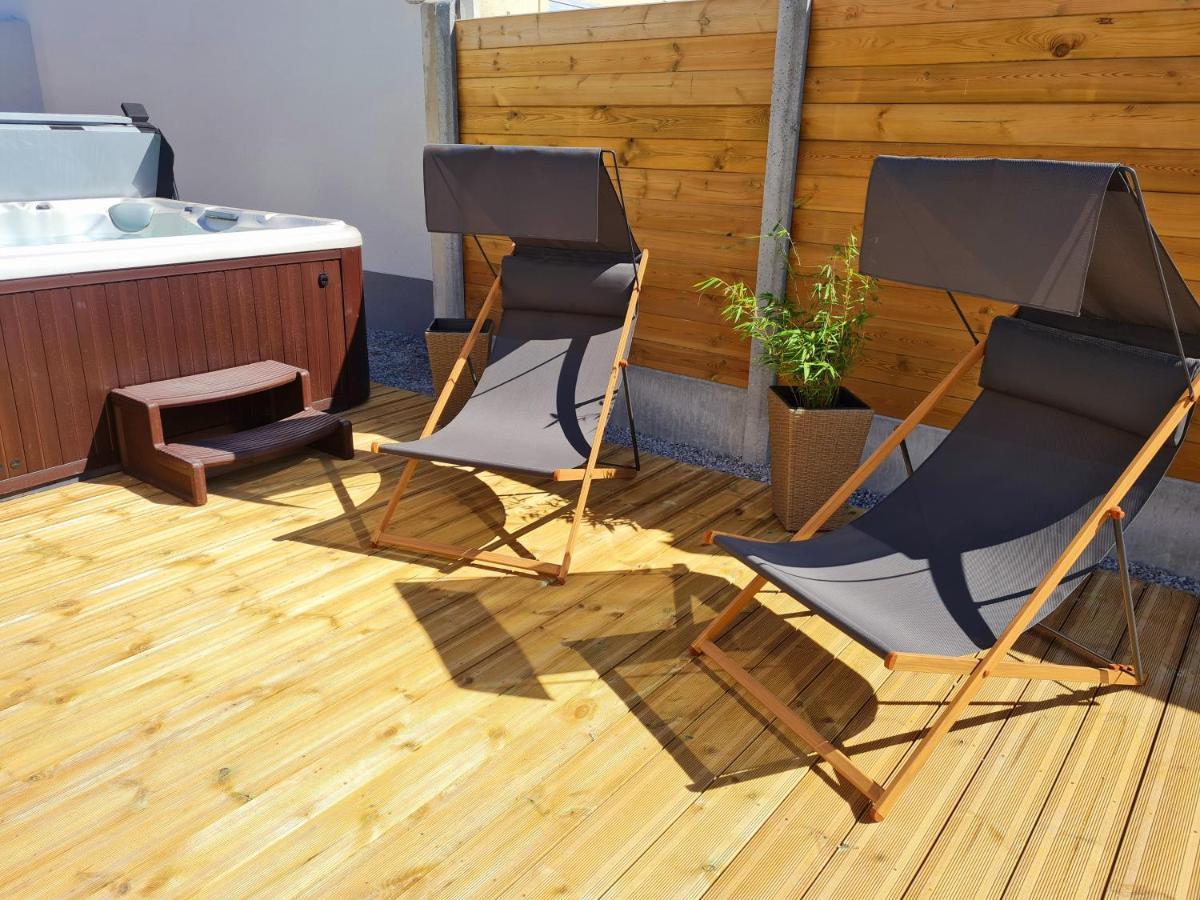 A Fleur De Spa : Maison Chaleureuse Avec Spa Privatif Et Billard. Coulogne Exterior foto